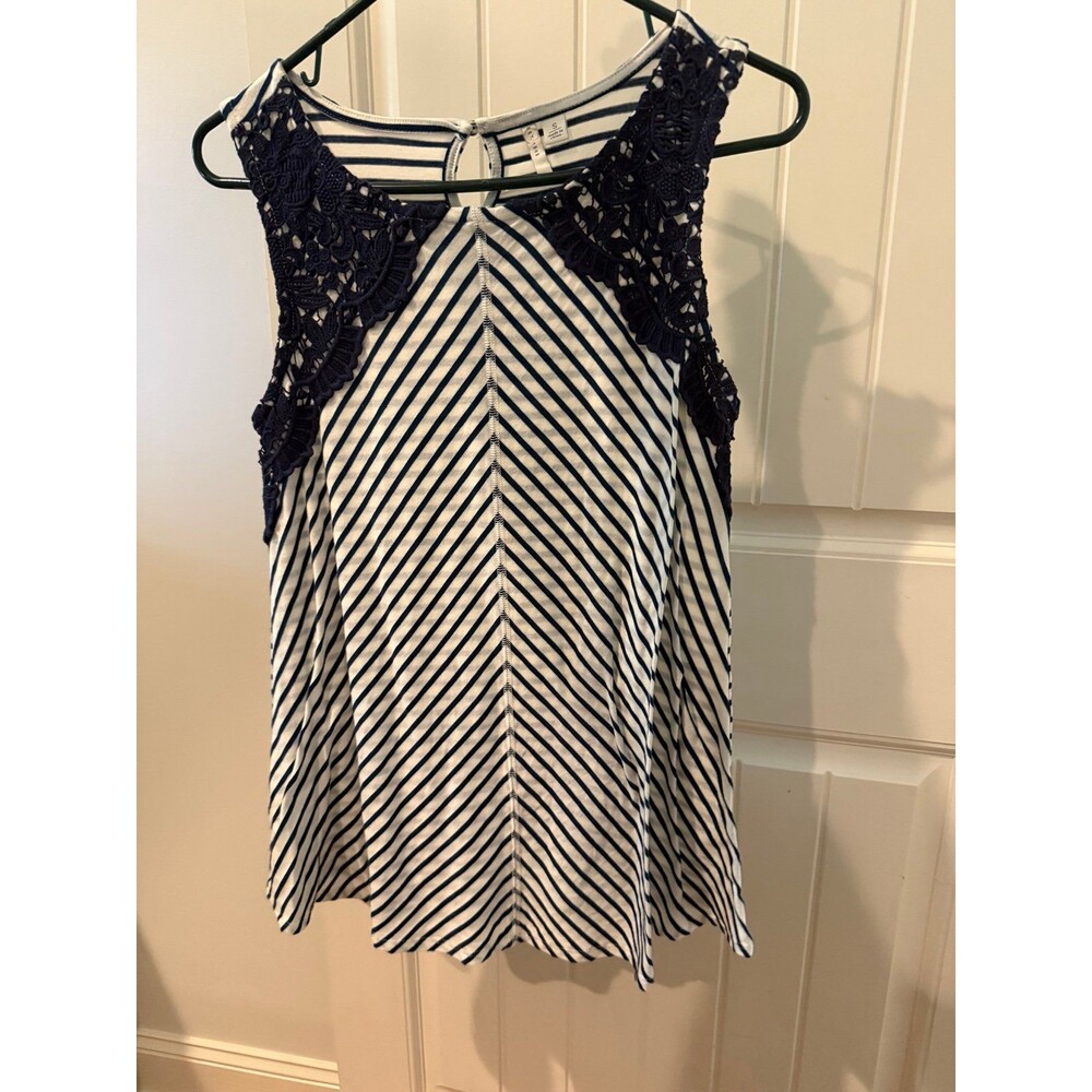 Womenโs top